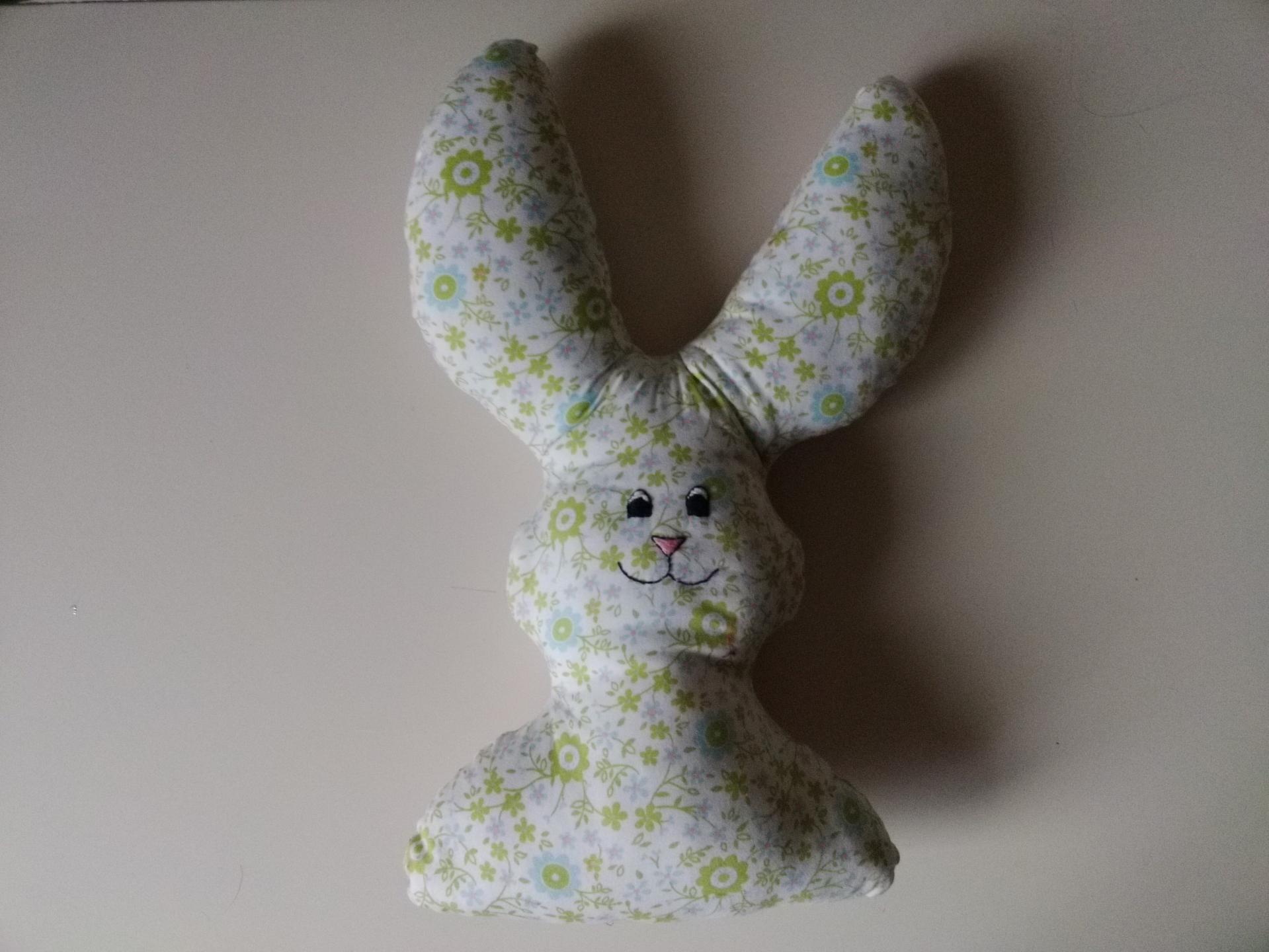 lapin en peluche a personnalisé